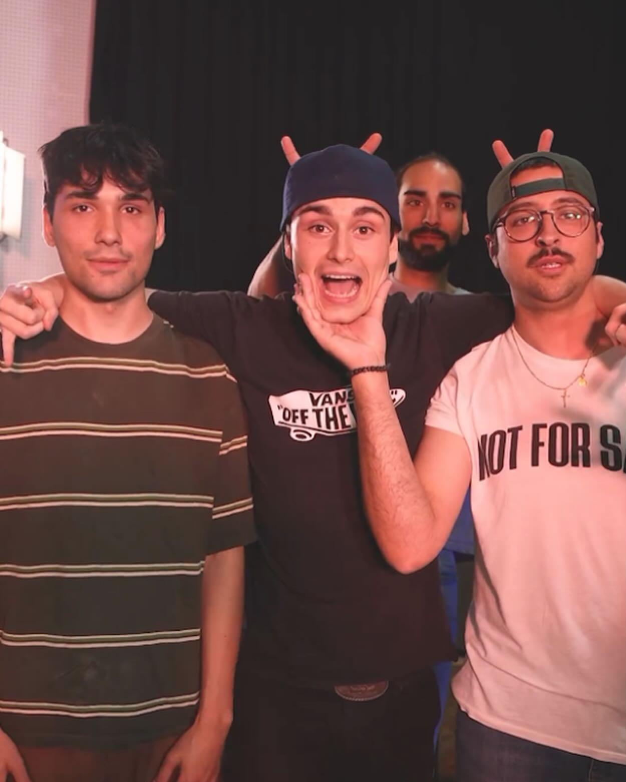 Foto promocional vertical da banda CX